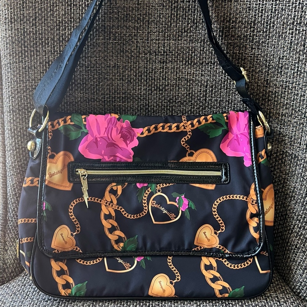 Betseyville Messenger Bag